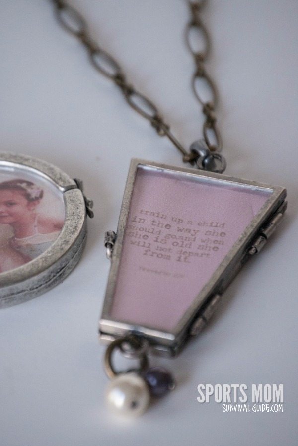 How to make your own simple personalized charm necklace How to make your own simple personalized charm necklace