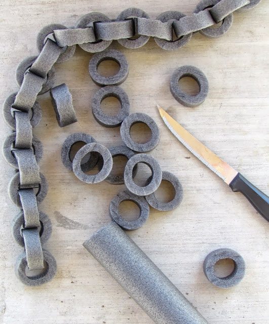 15 SUPER EASY and CHEAP Kids Halloween Costumes. Find some great costumes that you can make yourself for little or no money!