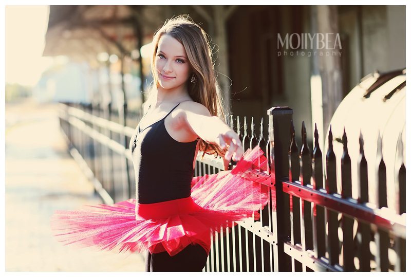 Tired of boring, studio photo shots for senior pictures? Take a peek at these best senior picture ideas for dancers. Tired of boring, studio photo shots for senior pictures? Take a peek at these best senior picture ideas for dancers.