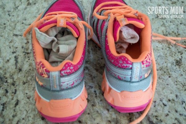 Kids and shoes...It seems they are either outgrowing them too quickly or they are always filthy! Find out the best way to clean tennis shoes and make them look new again. Kids and shoes...It seems they are either outgrowing them too quickly or they are always filthy! Find out the best way to clean tennis shoes and make them look new again.