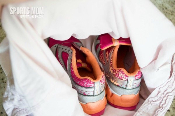 Kids and shoes...It seems they are either outgrowing them too quickly or they are always filthy! Find out the best way to clean tennis shoes and make them look new again. Kids and shoes...It seems they are either outgrowing them too quickly or they are always filthy! Find out the best way to clean tennis shoes and make them look new again.