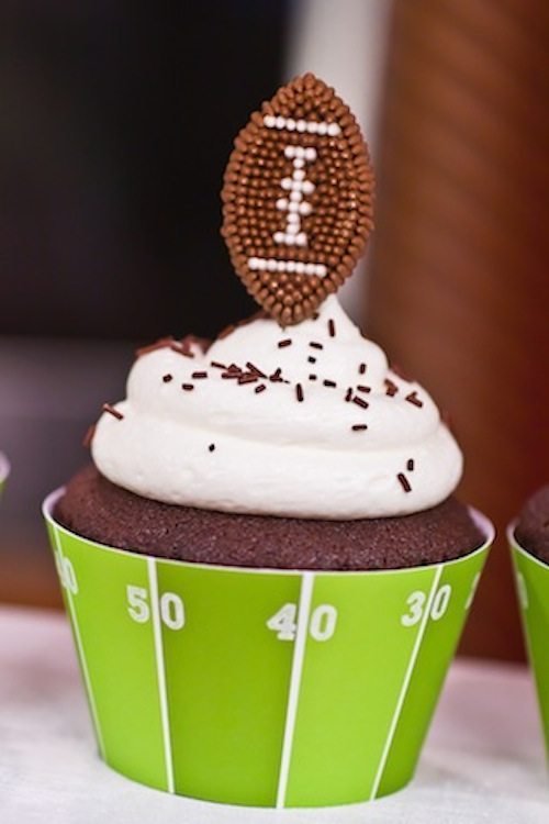 Are you a team mom? The next time you have to bring snacks for a big football game, jazz it up with one of these 5 adorable team snack printables for football!