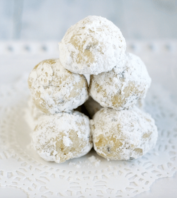 You find the perfect Christmas Cookie recipe to add to your list of family favorites with one of these 21 Festive & Easy Christmas Cookie Recipes.