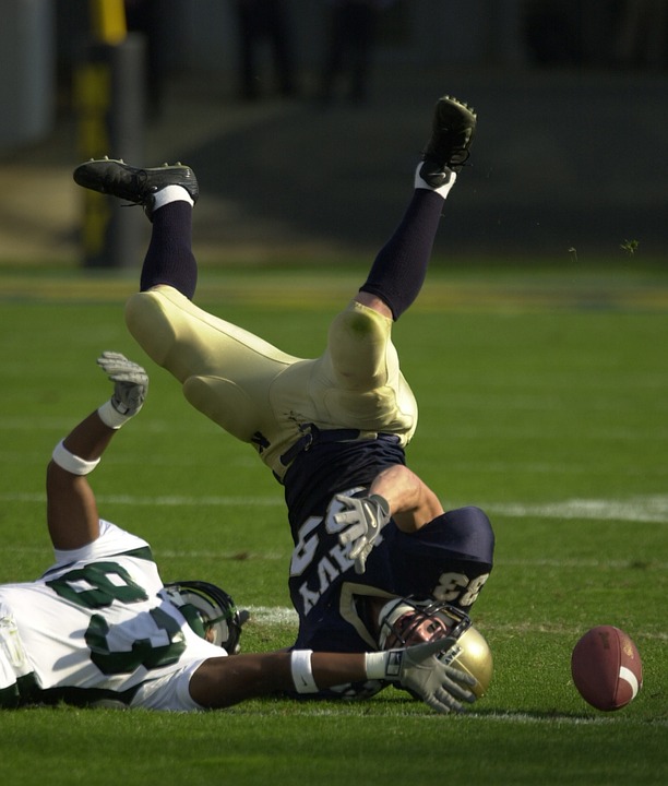 Football Concussions: Risks, Signs and Treatment