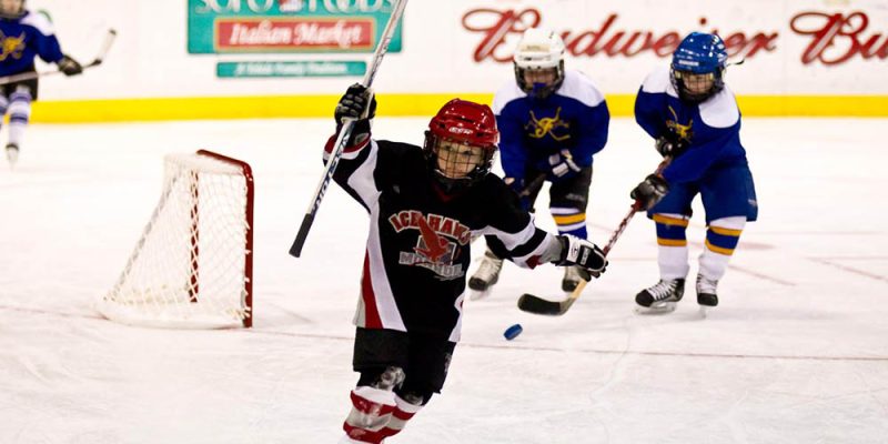 Peewee hockey team playing in the ice skating rink