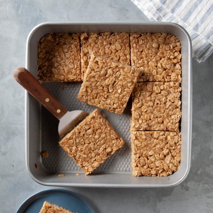 Baking pan with peanut oatmeal bars
